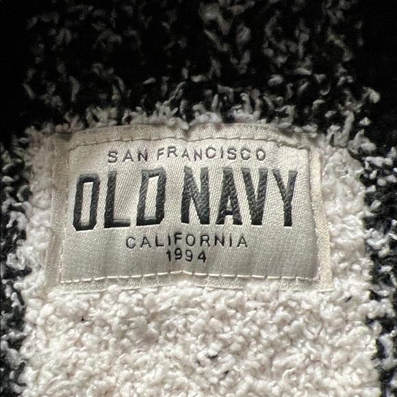 OLD NAVY Black and White Checkered Dog or Cat Sweater
Size: MEDIUM - Picture 13 of 16